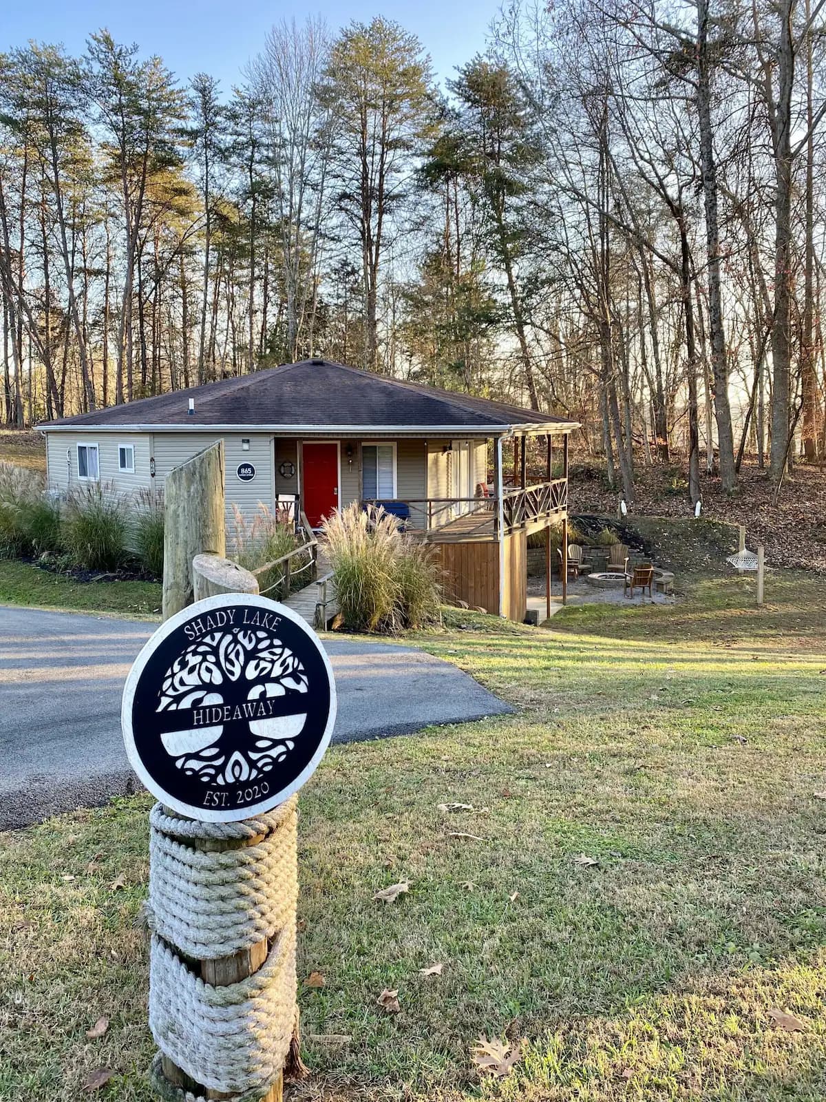 Shady Lake Hideaway exterior with welcome sign