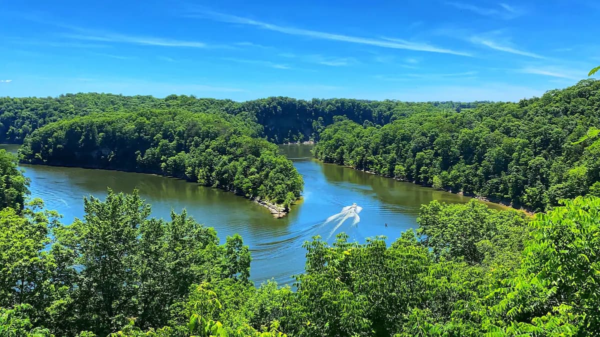 Boat cruising on Lake Cumberland
